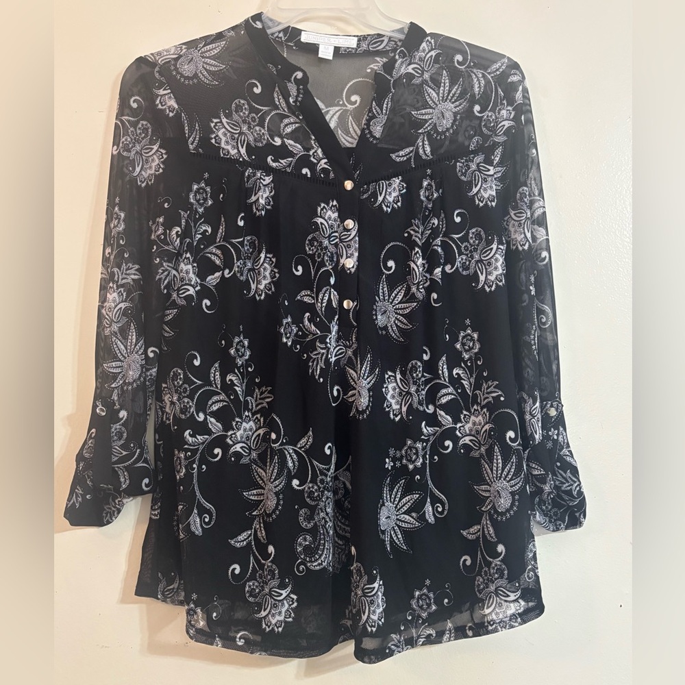 Juniper & Lime Black and White Floral Women's Blouse Fully Lined Gold Buttons